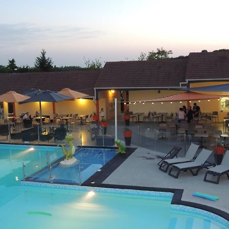 Camping L'Arada Parc 호텔 Sonzay 외부 사진